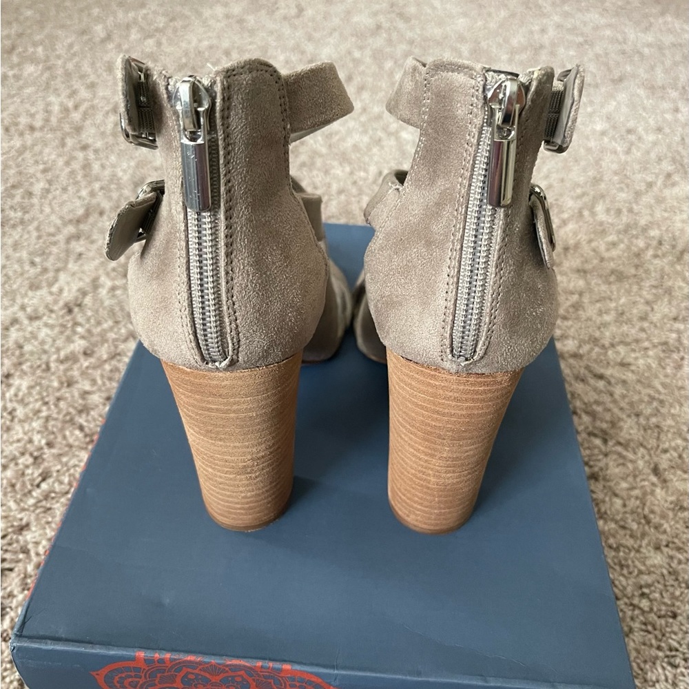 Carlos Santana Heels. Tan. Size 9.